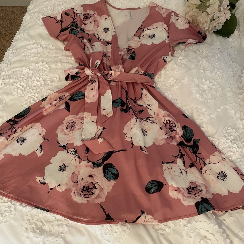 Pretty dusty rose, floral swing dress. Med